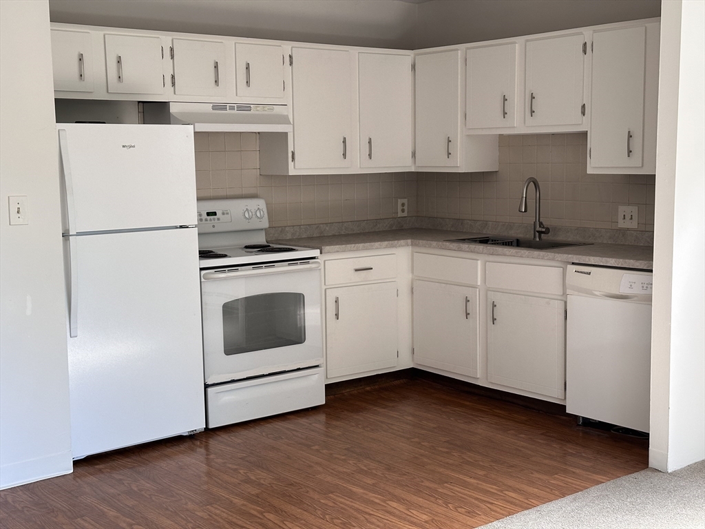 10 Main, Framingham, Massachusetts, 1 Bedroom Bedrooms, 3 Rooms Rooms,1 BathroomBathrooms,Residential Lease,For Rent,Main,73422668