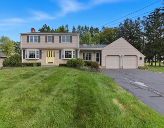 45 Sapphire St, Enfield, Connecticut, 4 Bedrooms Bedrooms, 8 Rooms Rooms,1.5 BathroomsBathrooms,Residential,For Sale,Sapphire St,73432872