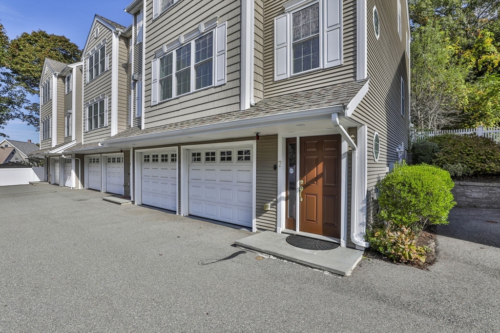 145 Suomi Rd, Quincy, Massachusetts, 3 Bedrooms Bedrooms, 6 Rooms Rooms,2.5 BathroomsBathrooms,Residential,For Sale,Suomi Rd,73440967