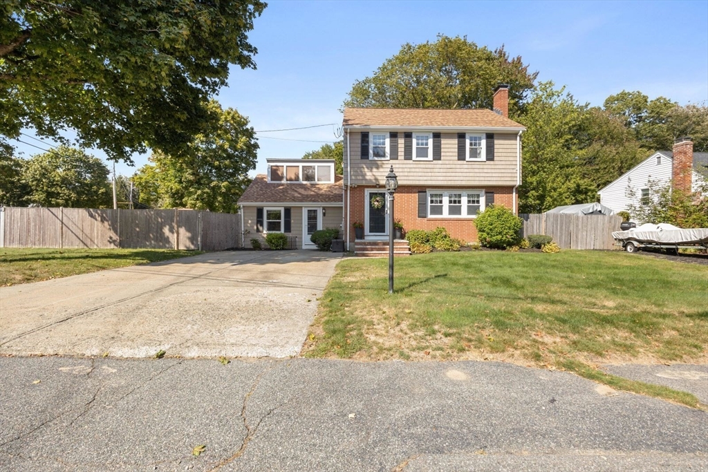 71 Stevens Dr, Holbrook, Massachusetts, 4 Bedrooms Bedrooms, 9 Rooms Rooms,2.5 BathroomsBathrooms,Residential,For Sale,Stevens Dr,73432005