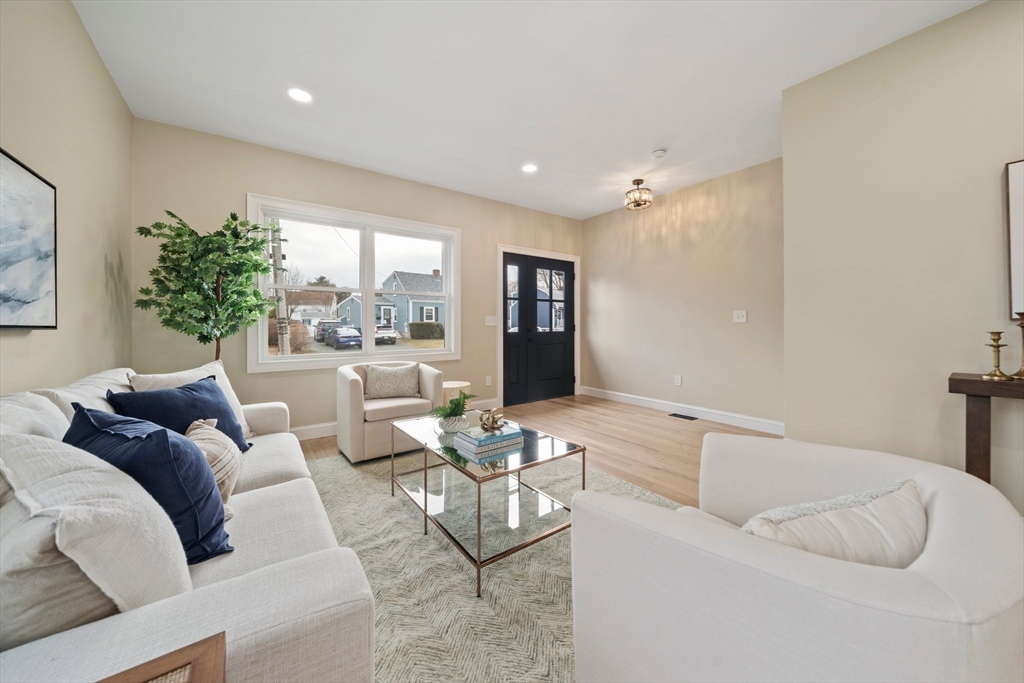 30 Milton Road, Braintree, Massachusetts, 5 Bedrooms Bedrooms, 7 Rooms Rooms,4 BathroomsBathrooms,Residential,For Sale,Milton Road,73348210