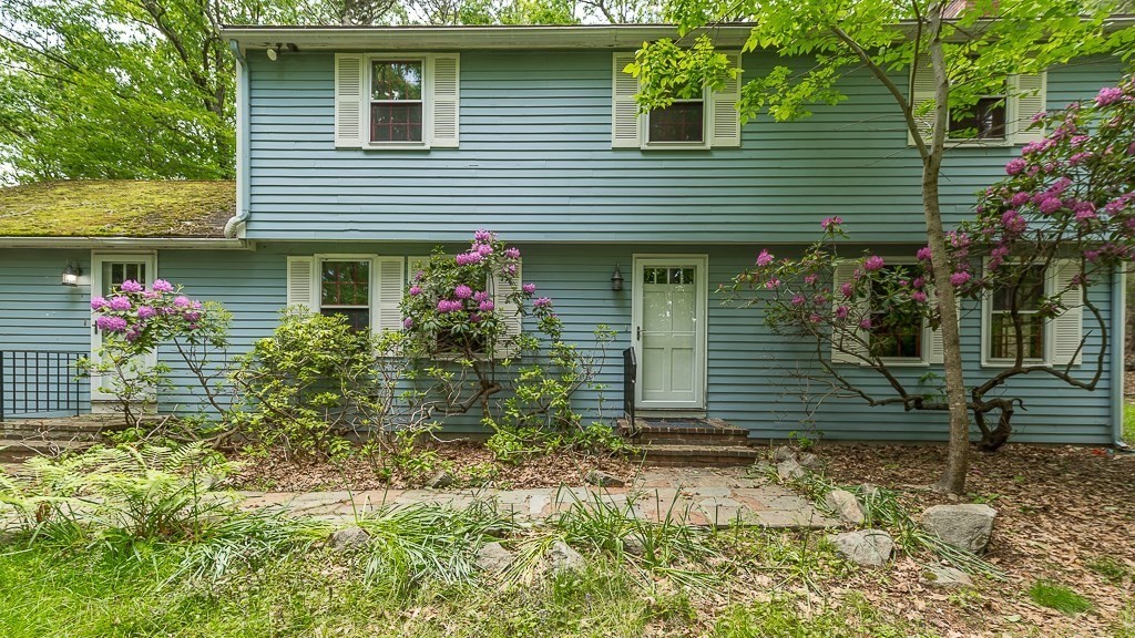 37 Moonpenny Dr, Boxford, Massachusetts, 4 Bedrooms Bedrooms, 9 Rooms Rooms,2.5 BathroomsBathrooms,Residential,For Sale,Moonpenny Dr,73430780