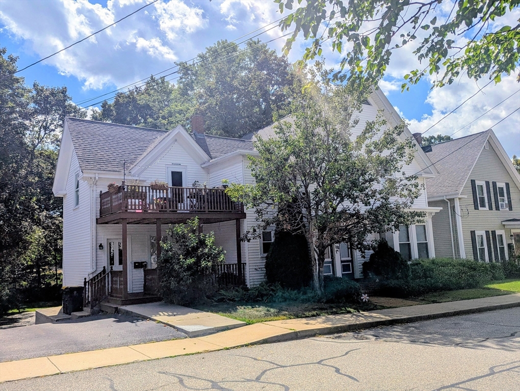 186 School St, Franklin, Massachusetts, 4 Bedrooms Bedrooms, 9 Rooms Rooms,2 BathroomsBathrooms,Residential Income,For Sale,School St,73428609