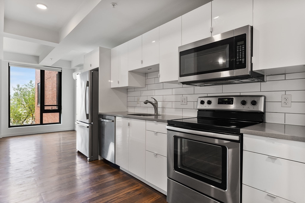 70 Parker Hill Ave, Boston, Massachusetts, 2 Rooms Rooms,1 BathroomBathrooms,Residential Lease,For Rent,Parker Hill Ave,73416977