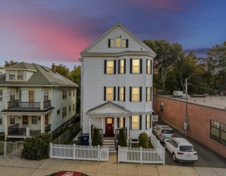 146 Spring St, Boston, Massachusetts, 6 Bedrooms Bedrooms, 15 Rooms Rooms,3.5 BathroomsBathrooms,Residential Income,For Sale,Spring St,73406070