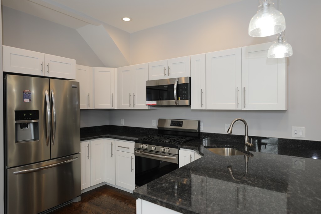 88 Gordon Ave, Boston, Massachusetts, 2 Bedrooms Bedrooms, 4 Rooms Rooms,2 BathroomsBathrooms,Residential Lease,For Rent,Gordon Ave,73404792