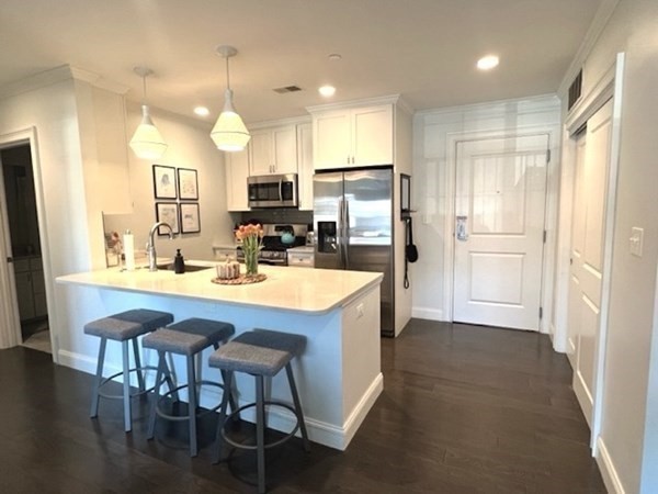 728 East Broadway, Boston, Massachusetts, 2 Bedrooms Bedrooms, 4 Rooms Rooms,2 BathroomsBathrooms,Residential Lease,For Rent,East Broadway,73399493