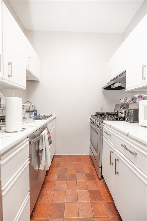 404 Meridian Street, Boston, Massachusetts, 2 Bedrooms Bedrooms, 4 Rooms Rooms,1 BathroomBathrooms,Residential Lease,For Rent,Meridian Street,73411156