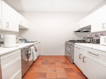 404 Meridian Street, Boston, Massachusetts, 2 Bedrooms Bedrooms, 4 Rooms Rooms,1 BathroomBathrooms,Residential Lease,For Rent,Meridian Street,73411156