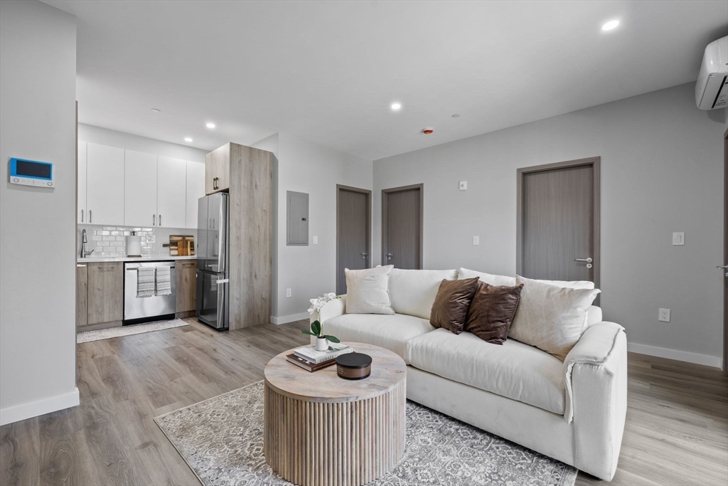 43-47 Fremont, Boston, Massachusetts, 2 Bedrooms Bedrooms, 4 Rooms Rooms,1 BathroomBathrooms,Residential Lease,For Rent,Fremont,73397785