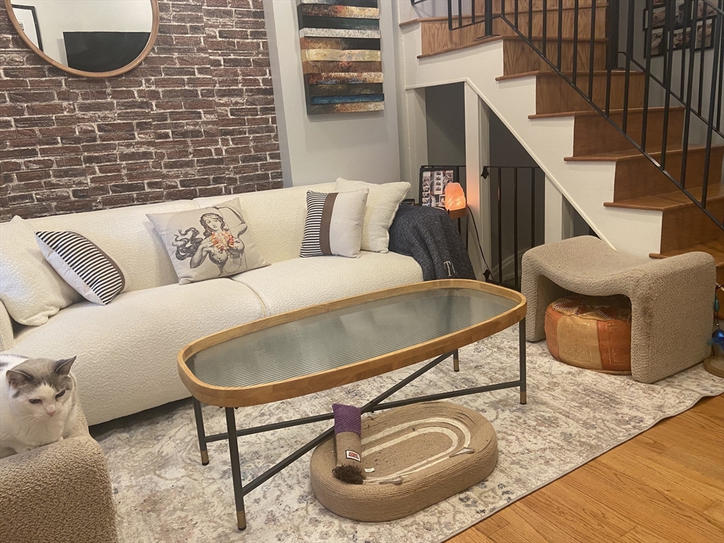 32 Greenwich St, Boston, Massachusetts, 2 Bedrooms Bedrooms, 5 Rooms Rooms,2 BathroomsBathrooms,Residential Lease,For Rent,Greenwich St,73407095