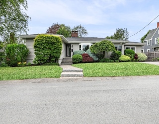 64 Pond Street, Nahant, Massachusetts, 2 Bedrooms Bedrooms, 7 Rooms Rooms,2.5 BathroomsBathrooms,Residential,For Sale,Pond Street,73393527