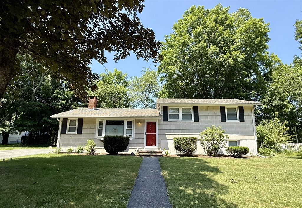 5 Virginia Rd, Medway, Massachusetts, 3 Bedrooms Bedrooms, 6 Rooms Rooms,1.5 BathroomsBathrooms,Residential Lease,For Rent,Virginia Rd,73397471
