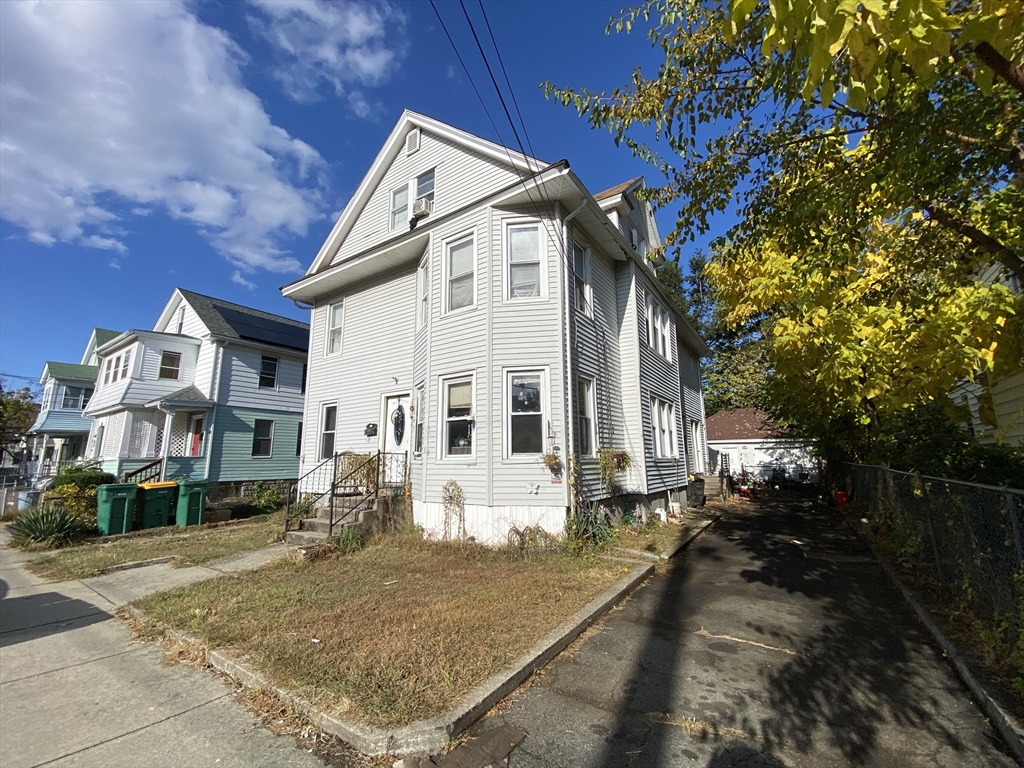 137-139 Commonwealth Ave, Springfield, Massachusetts, 9 Bedrooms Bedrooms, 16 Rooms Rooms,3 BathroomsBathrooms,Residential Income,For Sale,Commonwealth Ave,73302958