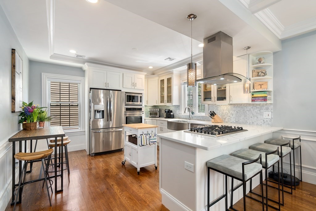 22 Mercer St, Boston, Massachusetts, 4 Bedrooms Bedrooms, 6 Rooms Rooms,3 BathroomsBathrooms,Residential Lease,For Rent,Mercer St,73392598