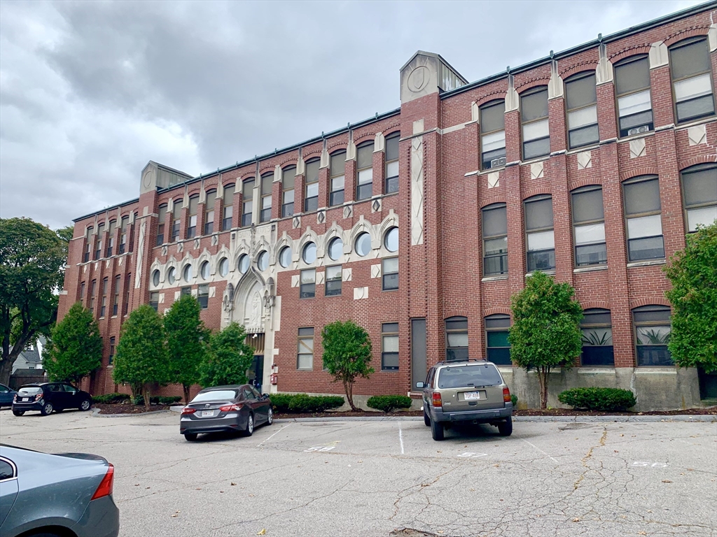 145 Broad, North Attleboro, Massachusetts, 2 Bedrooms Bedrooms, 4 Rooms Rooms,1 BathroomBathrooms,Residential Lease,For Rent,Broad,73401067