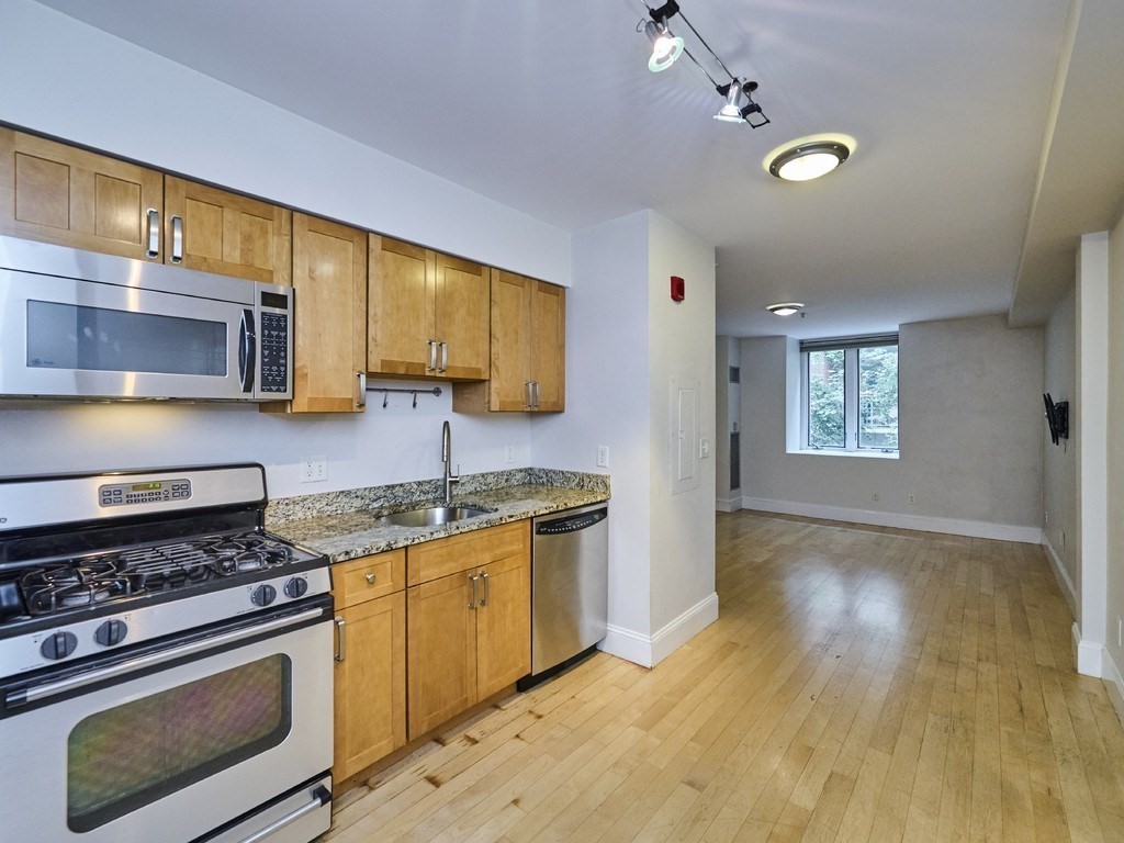 45 W Broadway, Boston, Massachusetts, 1 Bedroom Bedrooms, 4 Rooms Rooms,1 BathroomBathrooms,Residential Lease,For Rent,W Broadway,73409572