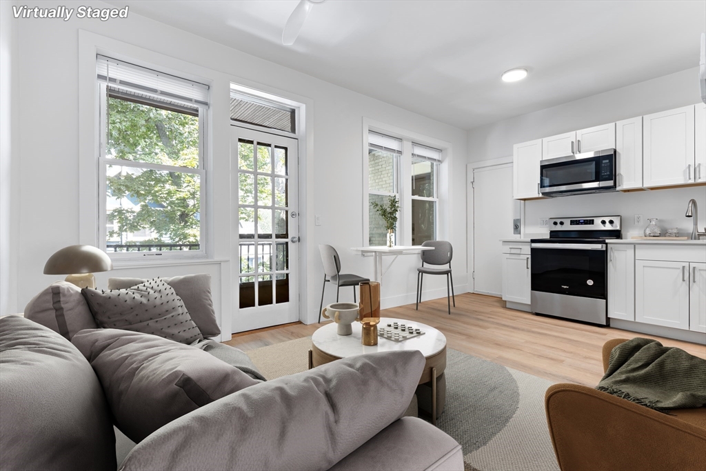 8 Kenwood, Boston, Massachusetts, 2 Bedrooms Bedrooms, 3 Rooms Rooms,1 BathroomBathrooms,Residential Lease,For Rent,Kenwood,73397219