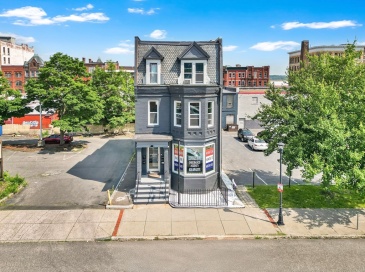 284 Maple St, Holyoke, Massachusetts, 2 Bedrooms Bedrooms, 10 Rooms Rooms,2.5 BathroomsBathrooms,Residential Income,For Sale,Maple St,73392368