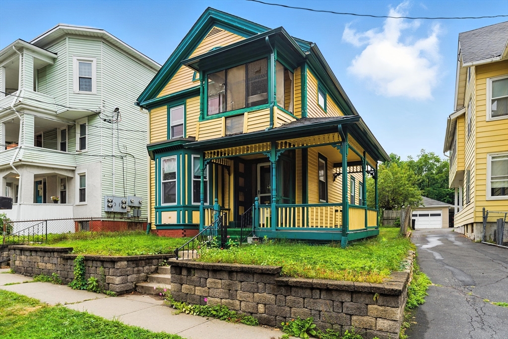 112 Grape St, Chicopee, Massachusetts, 4 Bedrooms Bedrooms, 10 Rooms Rooms,2.5 BathroomsBathrooms,Residential Income,For Sale,Grape St,73410191