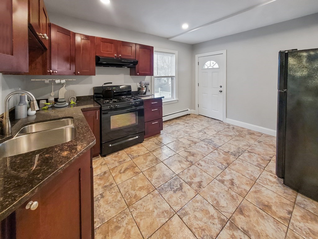 42 Fenton Street, Boston, Massachusetts, 2 Bedrooms Bedrooms, 4 Rooms Rooms,1 BathroomBathrooms,Residential Lease,For Rent,Fenton Street,73411043