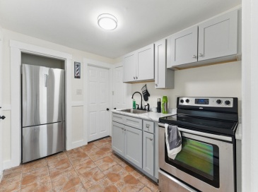 357 Granite St, Quincy, Massachusetts, 1 Bedroom Bedrooms, 4 Rooms Rooms,1 BathroomBathrooms,Residential Lease,For Rent,Granite St,73418083