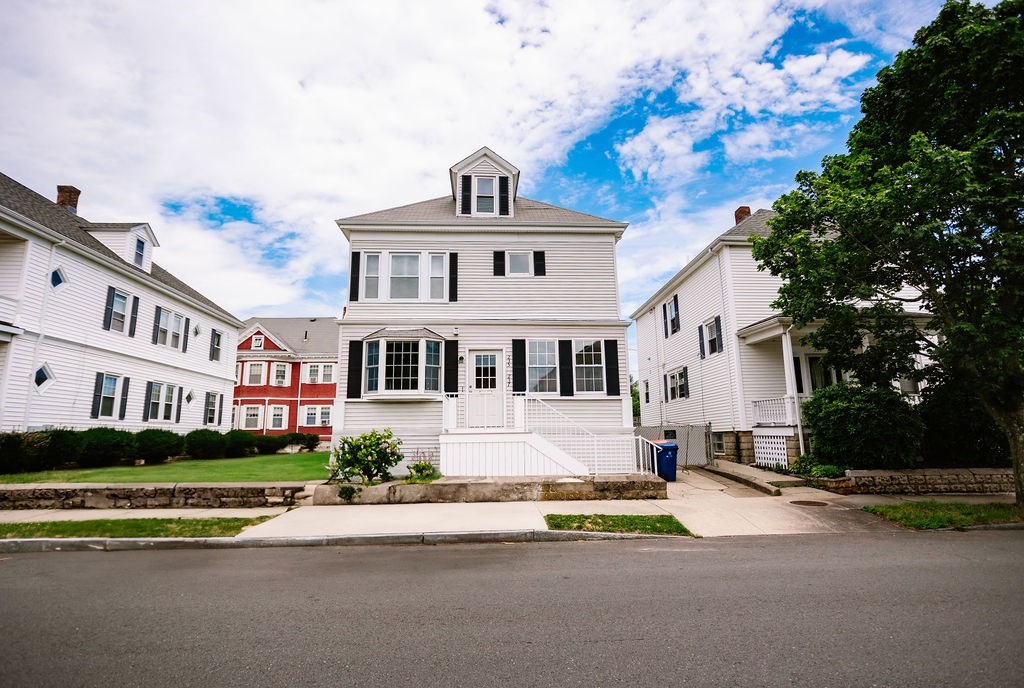 235-237 Wood, New Bedford, Massachusetts, 4 Bedrooms Bedrooms, 11 Rooms Rooms,2 BathroomsBathrooms,Residential Income,For Sale,Wood,73410519