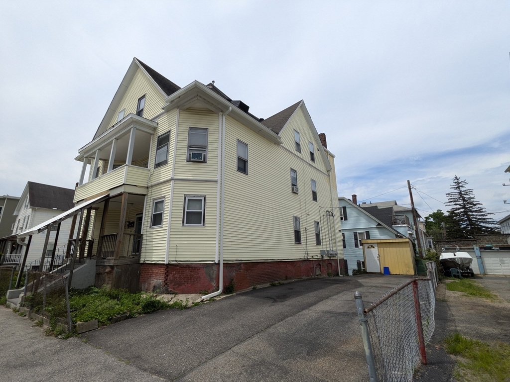 22 Clifton St, Worcester, Massachusetts, 10 Bedrooms Bedrooms, 18 Rooms Rooms,4 BathroomsBathrooms,Residential Income,For Sale,Clifton St,73401083