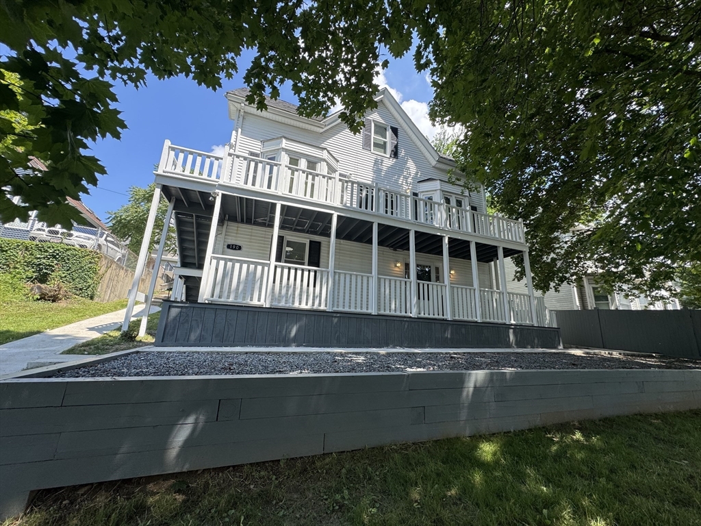 190 Common St, Quincy, Massachusetts, 10 Bedrooms Bedrooms, 18 Rooms Rooms,4 BathroomsBathrooms,Residential Income,For Sale,Common St,73405477