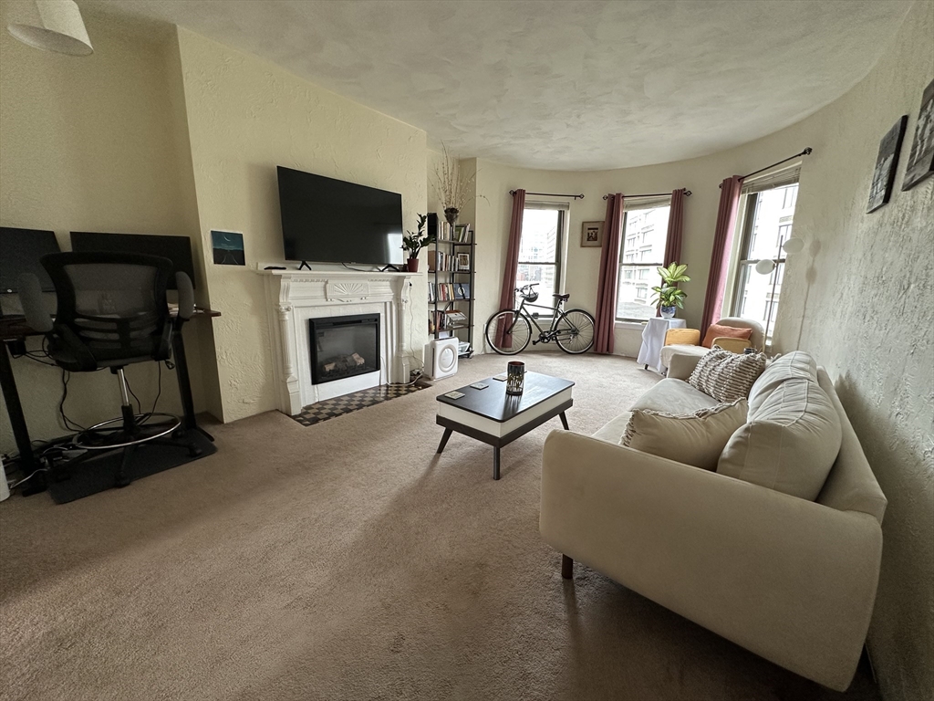 10 Westland, Boston, Massachusetts, 1 Bedroom Bedrooms, 3 Rooms Rooms,1 BathroomBathrooms,Residential Lease,For Rent,Westland,73404232