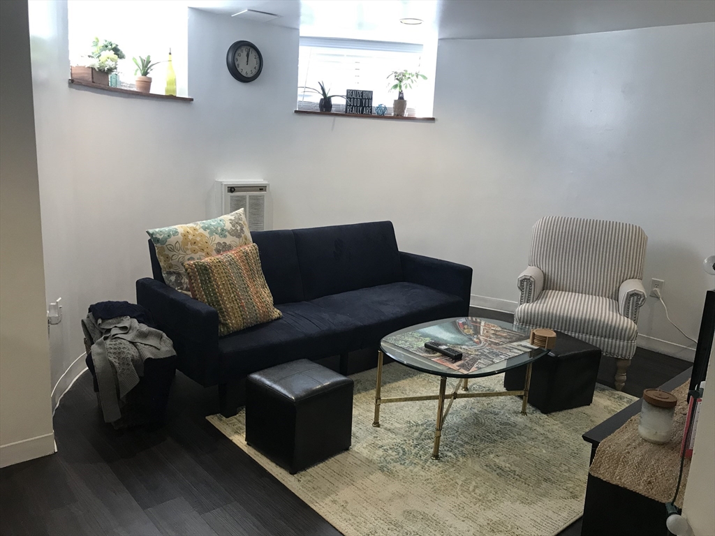 111 Gainsborough St, Boston, Massachusetts, 2 Bedrooms Bedrooms, 4 Rooms Rooms,1 BathroomBathrooms,Residential Lease,For Rent,Gainsborough St,73395255