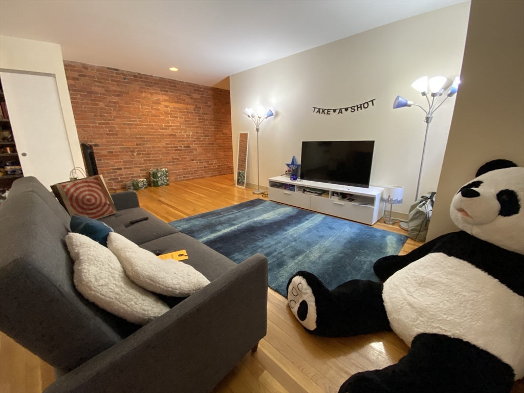 79 Gainsborough St, Boston, Massachusetts, 2 Bedrooms Bedrooms, 4 Rooms Rooms,1 BathroomBathrooms,Residential Lease,For Rent,Gainsborough St,73395260