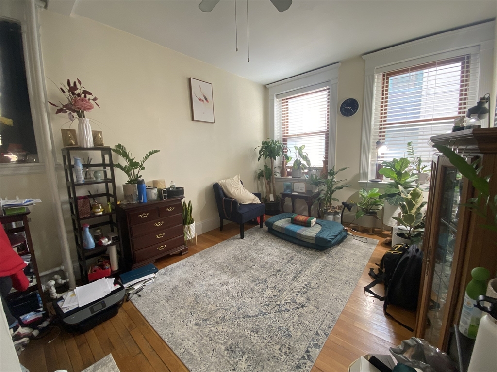 8 Garrison St., Boston, Massachusetts, 1 Bedroom Bedrooms, 3 Rooms Rooms,1 BathroomBathrooms,Residential Lease,For Rent,Garrison St.,73385241