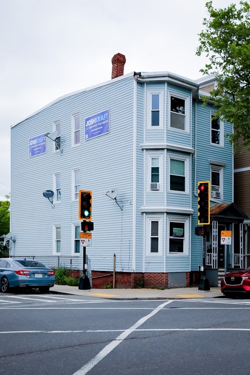 132 Chelsea St, Boston, Massachusetts, 8 Bedrooms Bedrooms, 14 Rooms Rooms,3 BathroomsBathrooms,Residential Income,For Sale,Chelsea St,73395141