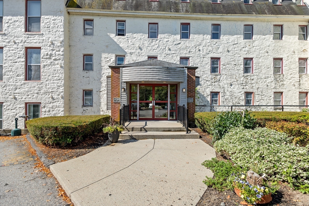 494 Woonasquatucket Ave, North Providence, Rhode Island, 2 Bedrooms Bedrooms, 4 Rooms Rooms,2 BathroomsBathrooms,Residential,For Sale,Woonasquatucket Ave,73407515