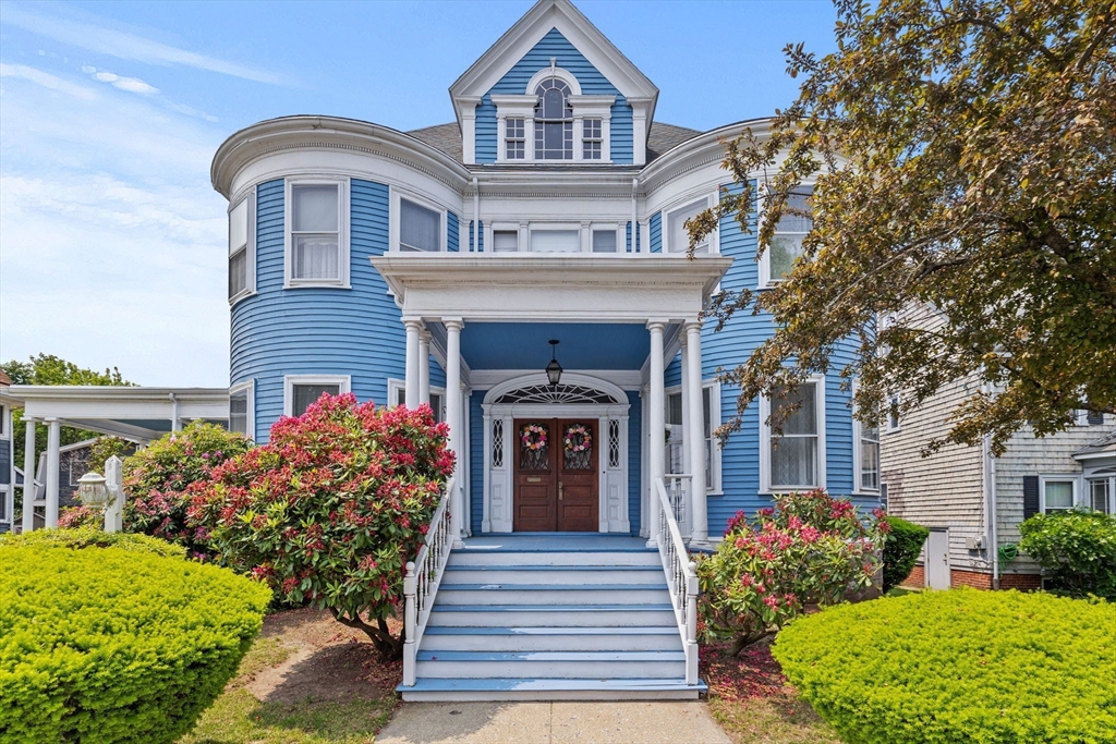 38 Pleasant St, Everett, Massachusetts, ,Residential Income,For Sale,Pleasant St,73388819