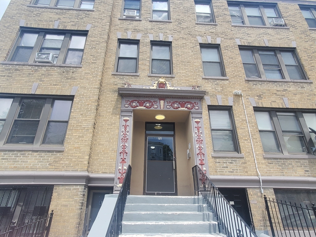 72 Walnut Park, Boston, Massachusetts, 1 Bedroom Bedrooms, 4 Rooms Rooms,1 BathroomBathrooms,Residential Lease,For Rent,Walnut Park,73400346