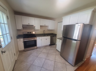 174 Pine Street, Holbrook, Massachusetts, 2 Bedrooms Bedrooms, 5 Rooms Rooms,1 BathroomBathrooms,Residential Lease,For Rent,Pine Street,73396714