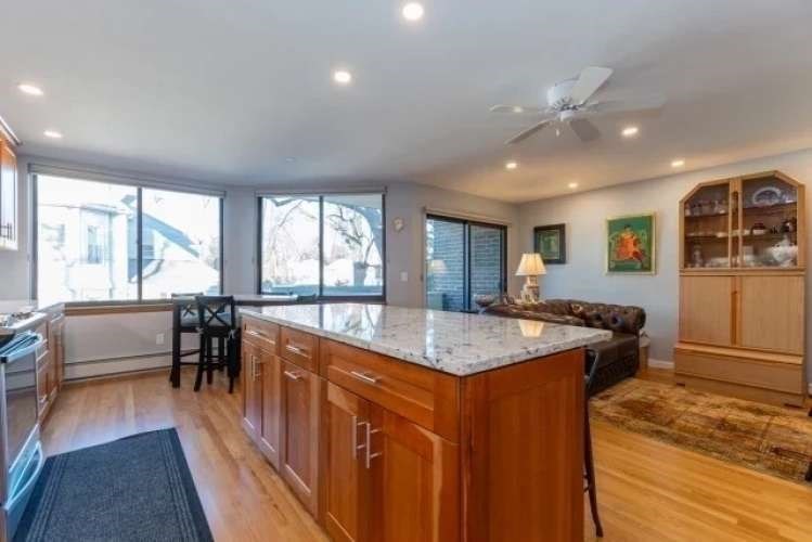 935 Washington Street, Newton, Massachusetts, 2 Bedrooms Bedrooms, 4 Rooms Rooms,1.5 BathroomsBathrooms,Residential Lease,For Rent,Washington Street,73419380