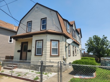 38 Beech St, New Bedford, Massachusetts, 5 Bedrooms Bedrooms, 9 Rooms Rooms,2 BathroomsBathrooms,Residential Income,For Sale,Beech St,73404061