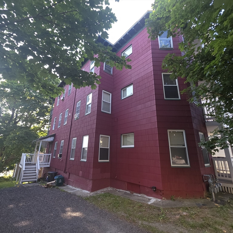 18 Elizabeth St, Worcester, Massachusetts, 9 Bedrooms Bedrooms, 18 Rooms Rooms,3 BathroomsBathrooms,Residential Income,For Sale,Elizabeth St,73398667