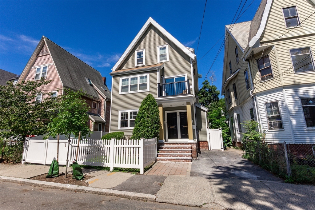 10 Tennyson St, Somerville, Massachusetts, 6 Bedrooms Bedrooms, 14 Rooms Rooms,4 BathroomsBathrooms,Residential Income,For Sale,Tennyson St,73408766