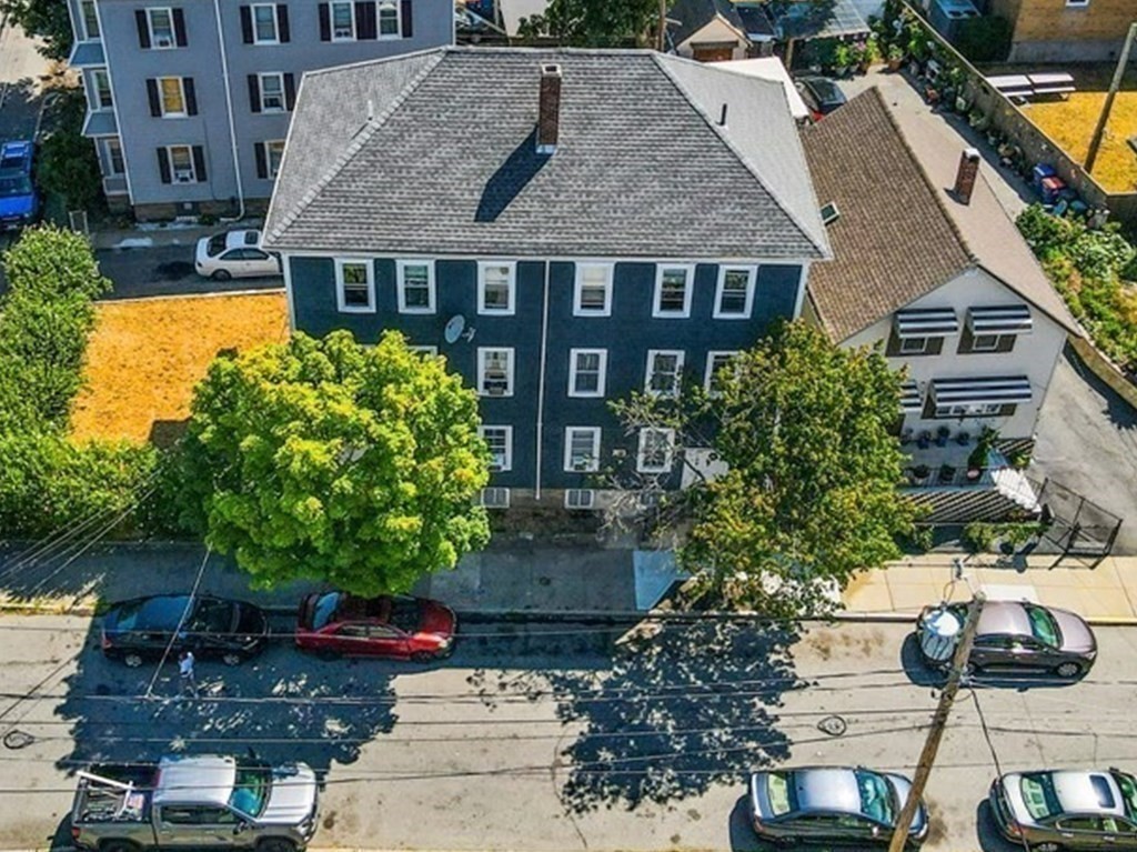 8 Acushnet Ave, New Bedford, Massachusetts, 1 Bedroom Bedrooms, 3 Rooms Rooms,1 BathroomBathrooms,Residential Lease,For Rent,Acushnet Ave,73419222