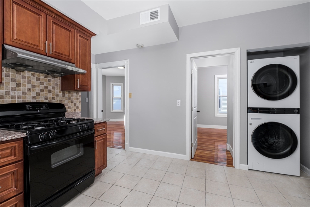 290 Summit Ave, Boston, Massachusetts, 4 Bedrooms Bedrooms, 9 Rooms Rooms,2 BathroomsBathrooms,Residential Lease,For Rent,Summit Ave,73380521