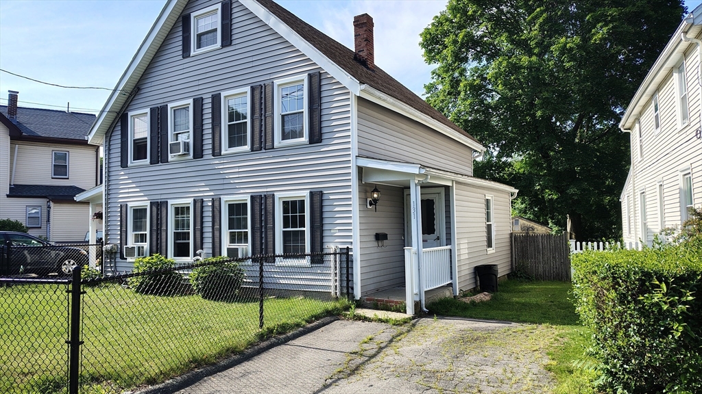 131 Bates Avenue, Quincy, Massachusetts, 2 Bedrooms Bedrooms, 4 Rooms Rooms,1 BathroomBathrooms,Residential Lease,For Rent,Bates Avenue,73396848