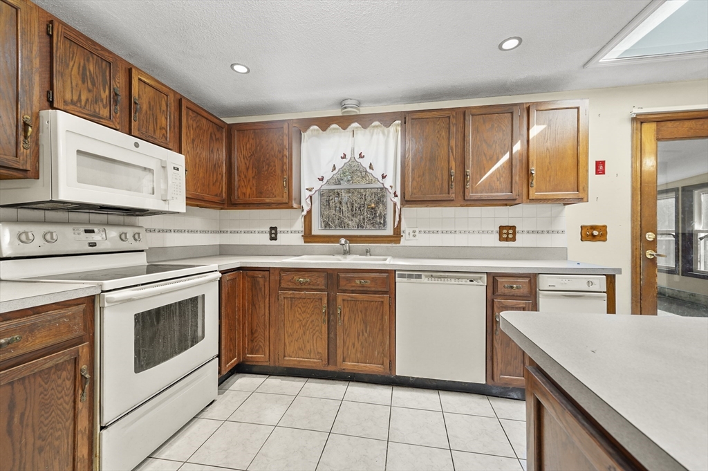 428 Orchard Street, Raynham, Massachusetts, 4 Bedrooms Bedrooms, 10 Rooms Rooms,2 BathroomsBathrooms,Residential,For Sale,Orchard Street,73345494