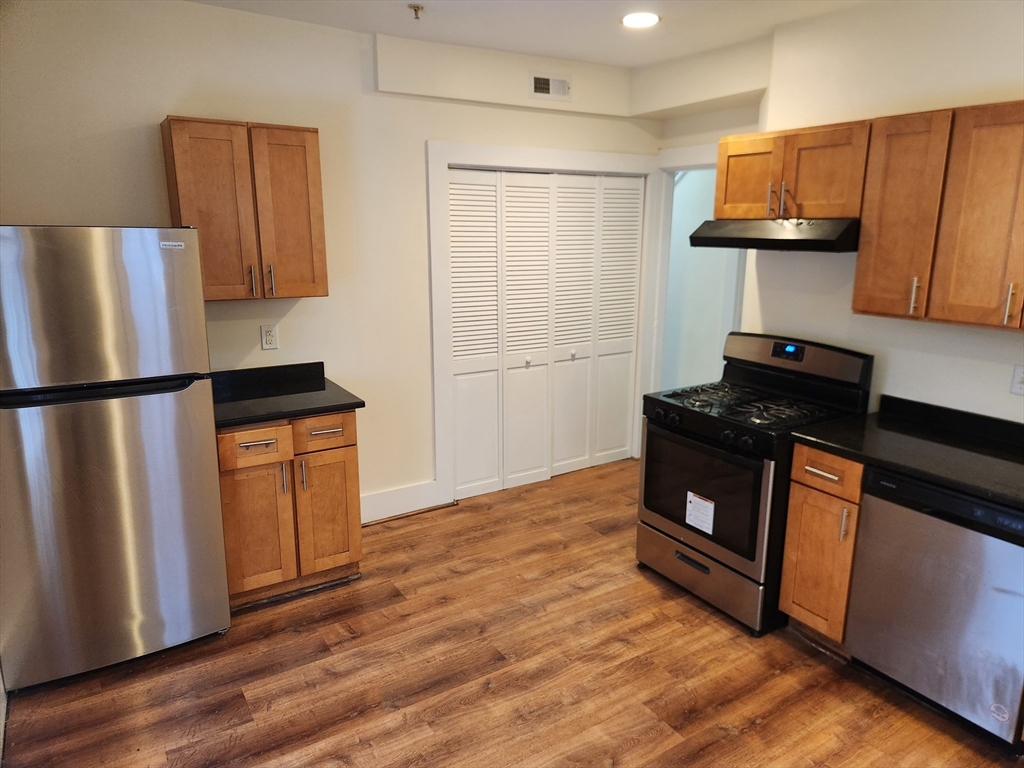 28 Centennial Place, Framingham, Massachusetts, 3 Bedrooms Bedrooms, 5 Rooms Rooms,2 BathroomsBathrooms,Residential Lease,For Rent,Centennial Place,73377748