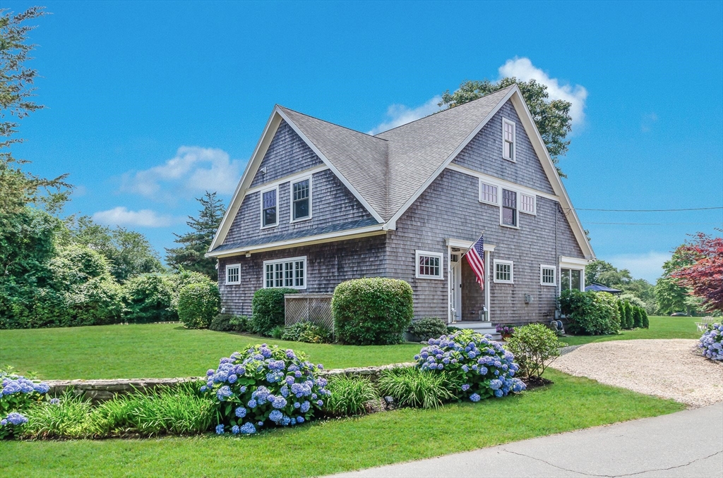 34 Nonquitt Ave, Dartmouth, Massachusetts, 4 Bedrooms Bedrooms, 7 Rooms Rooms,2.5 BathroomsBathrooms,Residential,For Sale,Nonquitt Ave,73406144