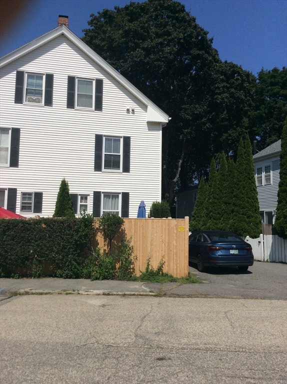 4 Greenleaf St, Newburyport, Massachusetts, 1 Bedroom Bedrooms, 3 Rooms Rooms,1 BathroomBathrooms,Residential Lease,For Rent,Greenleaf St,73417874
