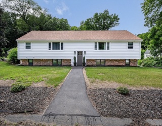 7 Washington St, Groveland, Massachusetts, 5 Bedrooms Bedrooms, 13 Rooms Rooms,3 BathroomsBathrooms,Residential Income,For Sale,Washington St,73395554